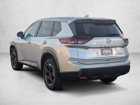 Used 2024 Nissan Rogue SV image 8