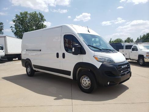 Used 2025 RAM ProMaster 2500 w/ Convenience Group FWD image 5