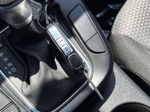 Used 2025 Kia Soul LX w/ LX Technology Package FWD image 21