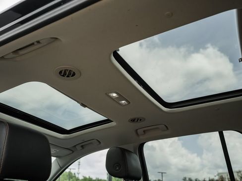 Used 2020 Chevrolet Traverse RS AWD/4WD image 30