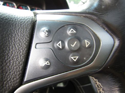 Used 2018 Chevrolet Suburban LT image 27