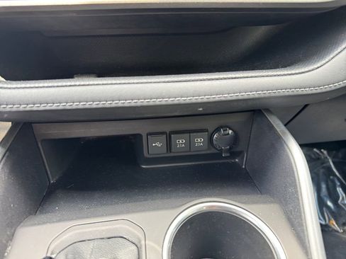 Used 2021 Toyota Highlander XLE AWD/4WD image 27