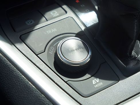 Used 2024 Toyota RAV4 LE AWD/4WD image 27