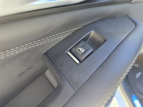 Used 2025 BMW X5 sDrive40i w/ M Sport Package image 8