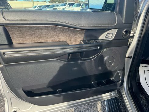 Used 2020 Ford Expedition Max Limited image 19