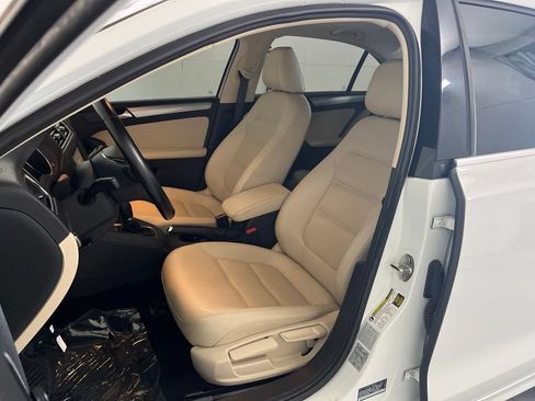 Used 2017 Volkswagen Jetta SE FWD image 17