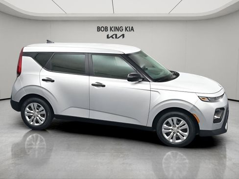 Used 2021 Kia Soul LX FWD image 16