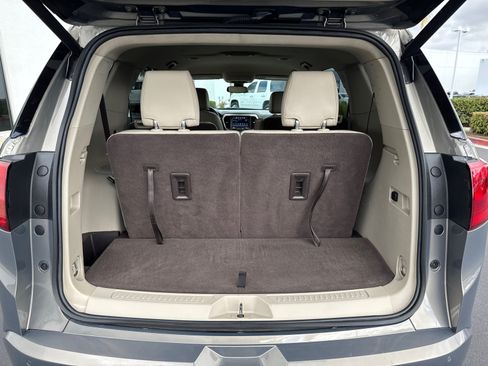 Certified 2019 GMC Acadia Denali w/ Technology Package FWD image 9