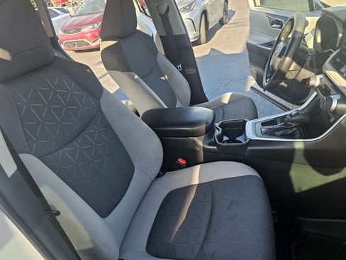 Used 2021 Toyota RAV4 XLE w/ Convenience Package FWD image 15