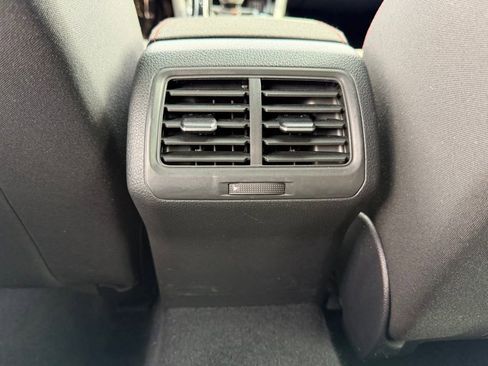 Used 2018 Volkswagen GTI SE image 28