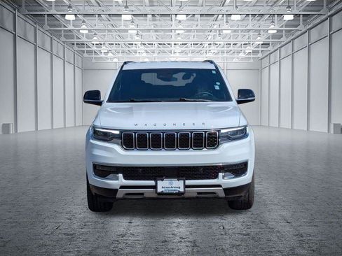 Used 2023 Jeep Wagoneer L Series II AWD/4WD image 8