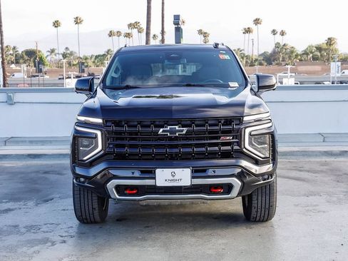 Used 2025 Chevrolet Suburban Z71 AWD/4WD image 3