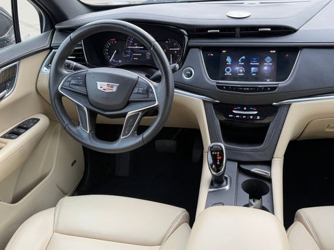 Used 2017 Cadillac XT5 Base image 13