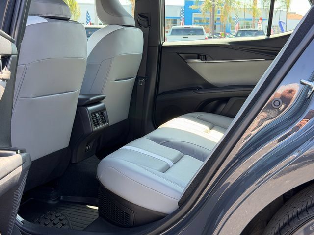 Used 2025 Toyota Camry SE w/ Convenience Package FWD image 18