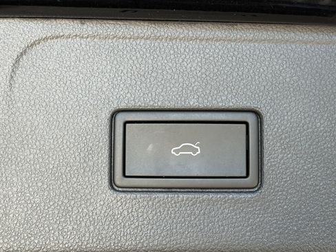 Used 2023 Volkswagen Atlas SE w/ Panoramic Sunroof Package FWD image 15