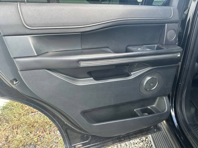 Used 2018 Ford Expedition XLT w/ Equipment Group 202A RWD image 18