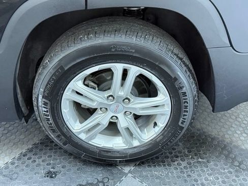 Used 2023 GMC Terrain SLE w/ Driver Convenience Package FWD image 16