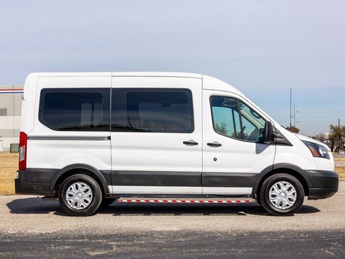 Used 2018 Ford Transit 150 XL image 8