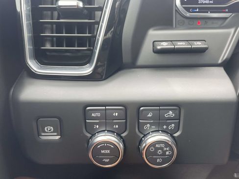 Used 2024 GMC Sierra 2500 Denali Ultimate AWD/4WD image 26