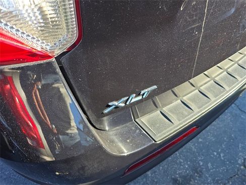 Used 2023 Ford Explorer XLT image 6