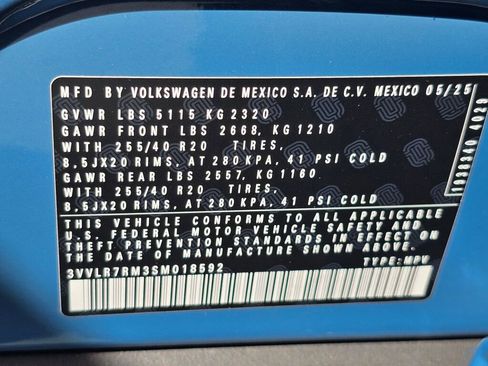 Certified 2025 Volkswagen Tiguan SEL R-Line AWD/4WD image 30