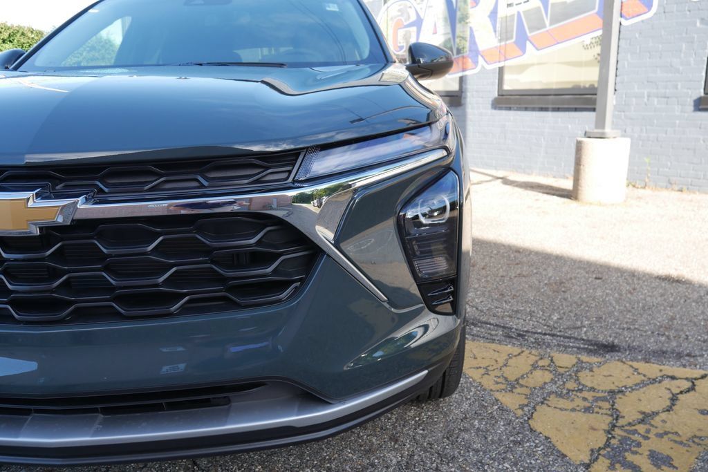 New 2026 Chevrolet Trax LT w/ LT Convenience Package FWD image 3