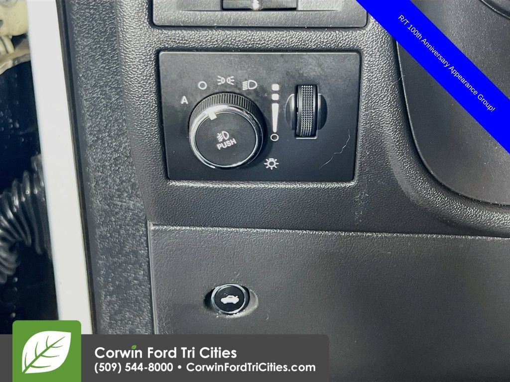 Used 2014 Dodge Challenger R/T RWD image 18