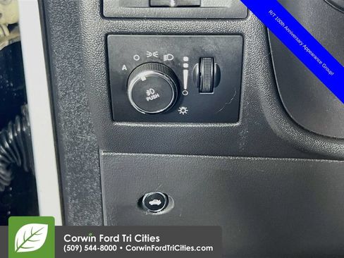 Used 2014 Dodge Challenger R/T RWD image 18
