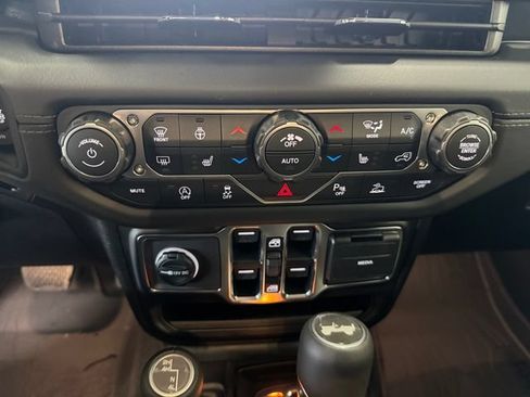 New 2026 Jeep Wrangler Unlimited Sahara AWD/4WD image 3