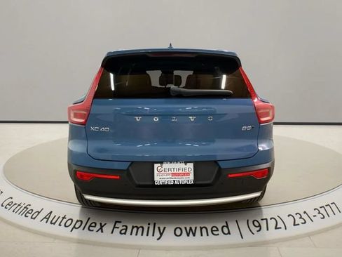 Used 2025 Volvo XC40 B5 Plus AWD/4WD image 4