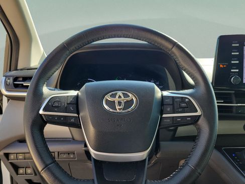 Used 2022 Toyota Sienna XLE FWD image 22