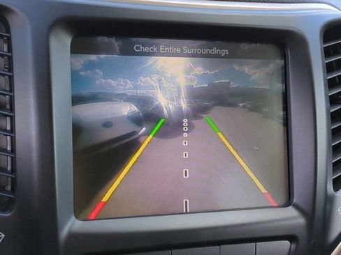 Used 2014 Jeep Cherokee Limited image 19