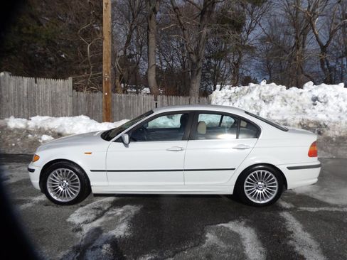 Used 2002 BMW 330xi Sedan image 2