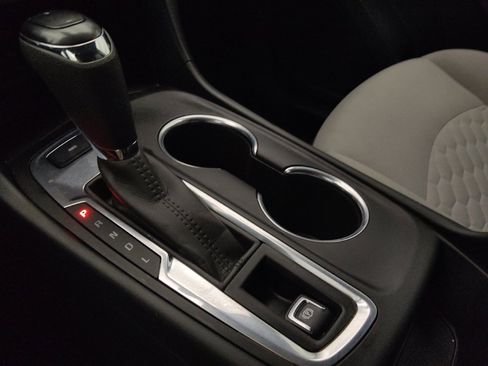 Used 2021 Chevrolet Equinox LS w/ LS Convenience Package image 26