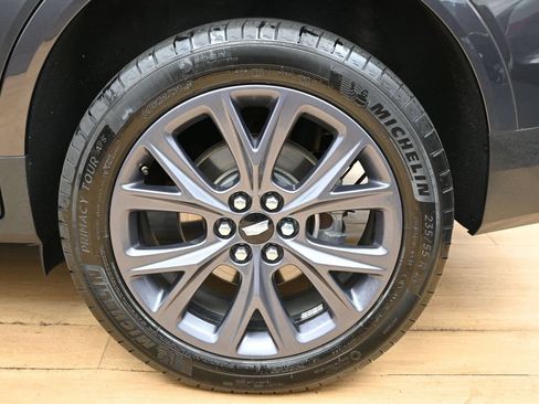 Used 2018 Cadillac XT5 Luxury w/ LPO, Black Ice Package AWD/4WD image 13