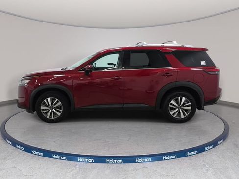 Used 2023 Nissan Pathfinder SL w/ Black Appearance Package AWD/4WD image 9