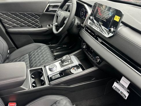 New 2025 Mitsubishi Outlander SEL image 17