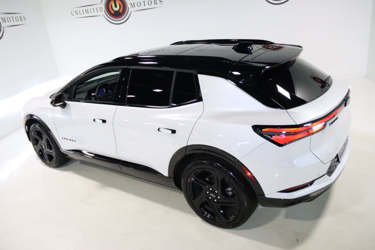Used 2025 Chevrolet Equinox EV RS FWD image 8