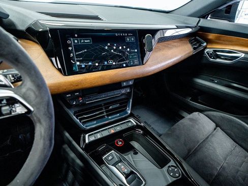 Used 2022 Audi e-tron GT Premium Plus image 41