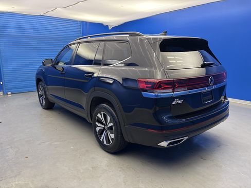 Certified 2025 Volkswagen Atlas SE image 5