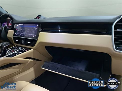 Used 2022 Porsche Cayenne w/ Premium Package image 81