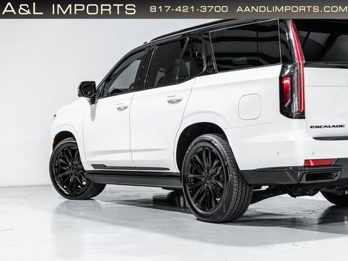 Used 2024 Cadillac Escalade Premium Luxury w/ Performance Package AWD/4WD image 28