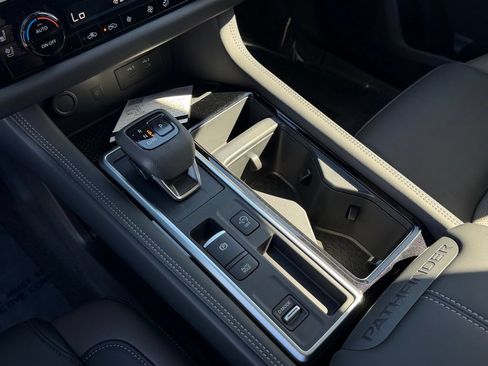 New 2026 Nissan Pathfinder Platinum FWD image 32