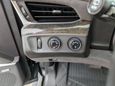 Used 2020 Cadillac Escalade Platinum AWD/4WD image 14