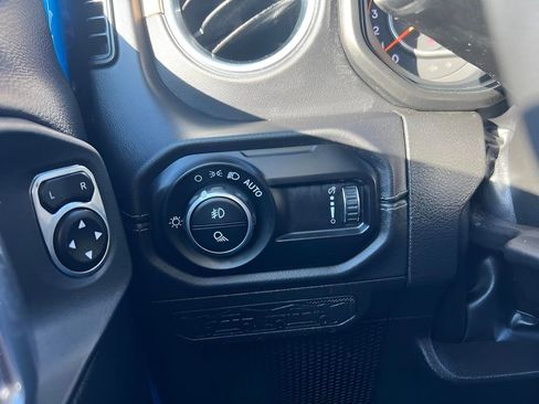 Used 2024 Jeep Gladiator Sport w/ Premium Package AWD/4WD image 28