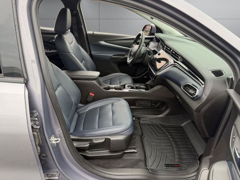 Used 2023 Chevrolet Bolt EUV Premier w/ Sun & Sound Package image 7