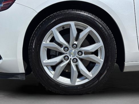 Used 2017 Chevrolet Impala LT w/ Convenience Package FWD image 12