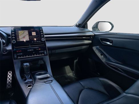Used 2019 Toyota Avalon Touring FWD image 24