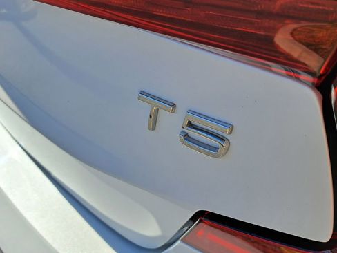 Used 2019 Volvo S60 T5 Momentum w/ Premium Package image 27