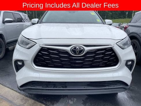 Used 2024 Toyota Highlander XLE AWD/4WD image 14